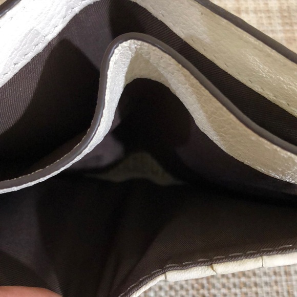 Tory Burch Cream Wallet - Picture 11 of 11